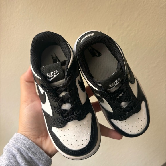 Black and White Nike Sneakers🦋 - Picture 3 of 4